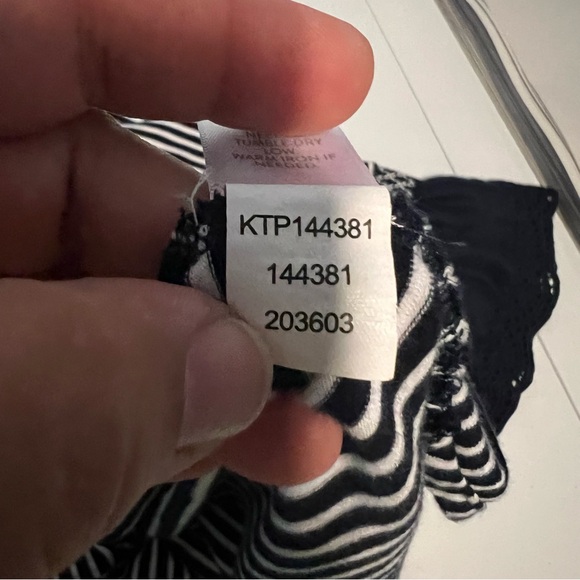 J.Jill Stylish Mixed-Media Smocked-Sleeve Tunic navy and white size large women - Picture 11 of 14